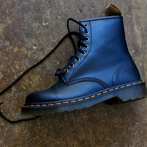 Doc Martin's 1460 lace up Airwair lightly used size 6 womens vegan leather docs